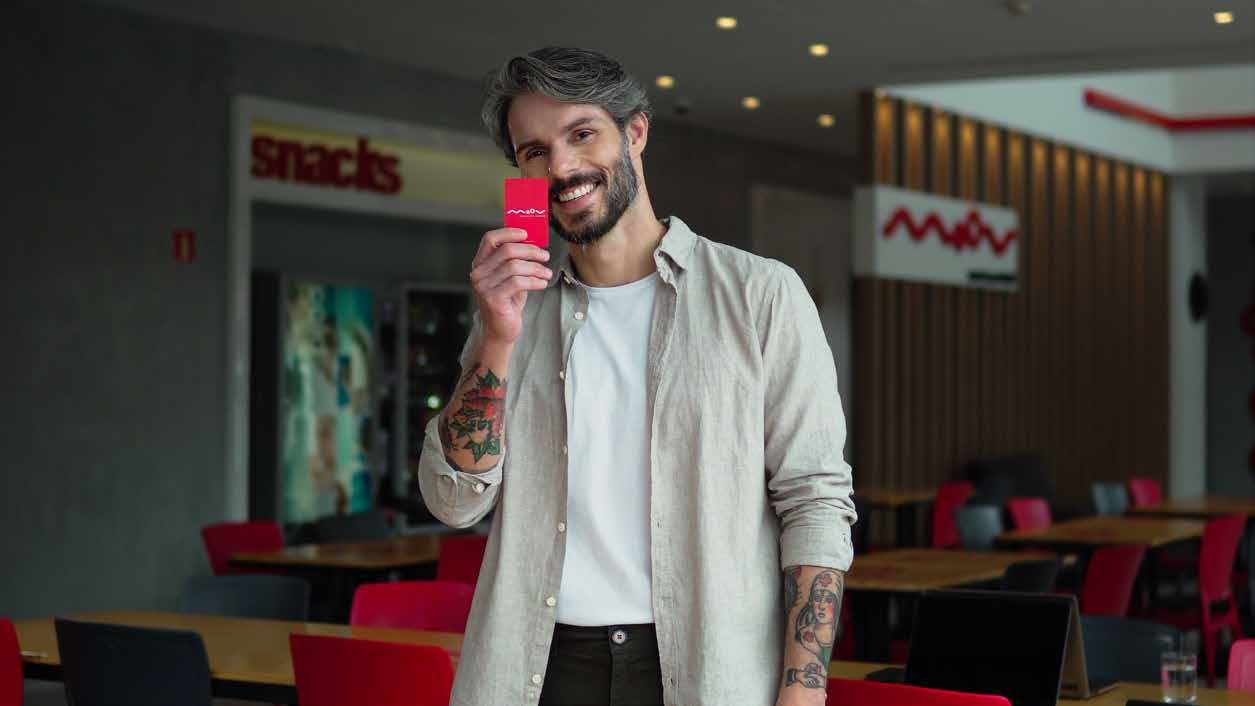 C&acirc;mera gravando entrevista em produ&ccedil;&atilde;o corporativa